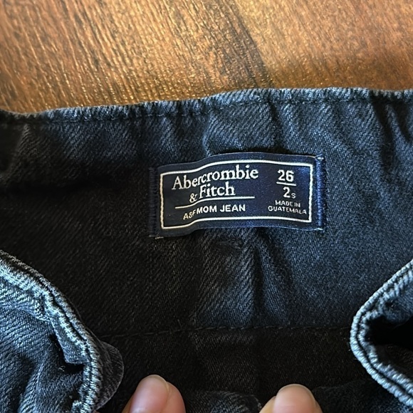 Abercrombie & Fitch A&F High Rise Black Mom Jean Size 26 2 Short - Picture 6 of 11